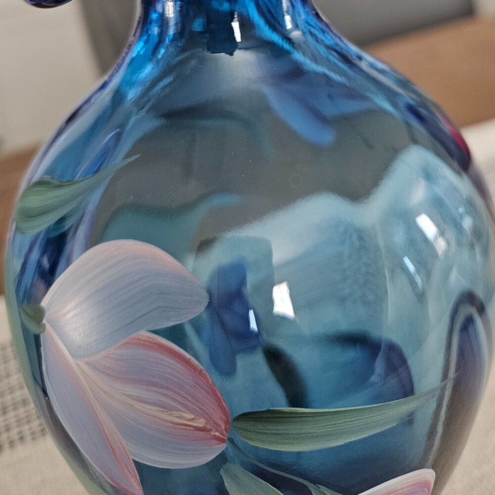 Vintage Fenton Twilight Blue Glass Vase Hand Painted Floral Signed - Picture 7 of 10